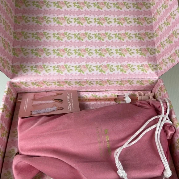 Stanley x LoveShackFancy 40oz Quencher H2.0 Pink Floral Tumbler Gift Set NIB - Picture 11 of 14